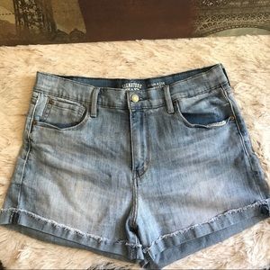 Levi’s Signature High Rise Shortie